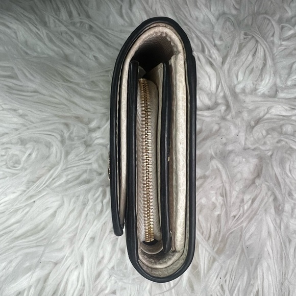 GUCCI Beige and ebony GG Supreme canvas, with white leather details - Picture 3 of 6